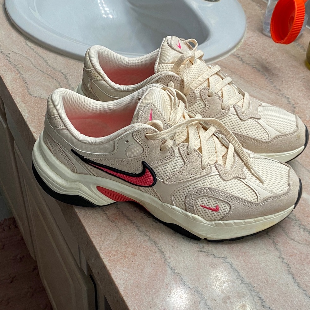 Nike Women's Beige and Pink Sneakers